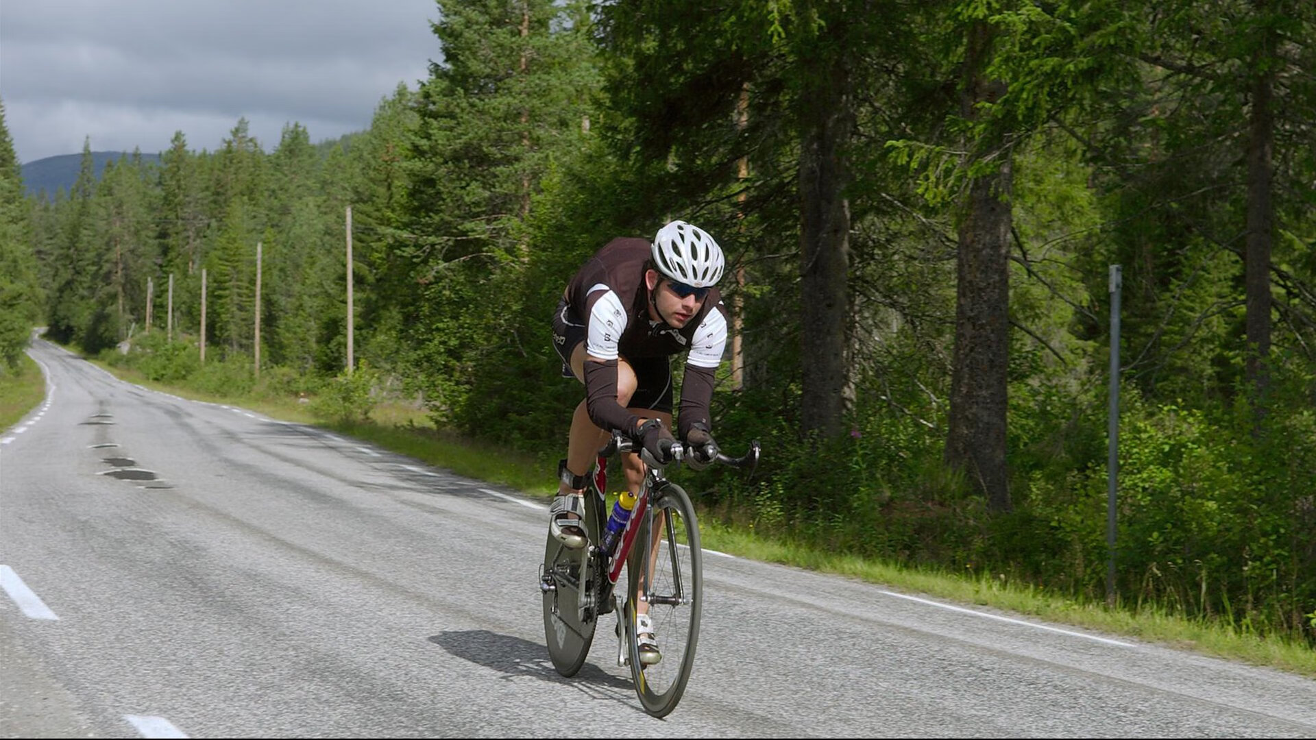 塔特的精准传球令对手防线无从应对，袋鼠队胜利之匙