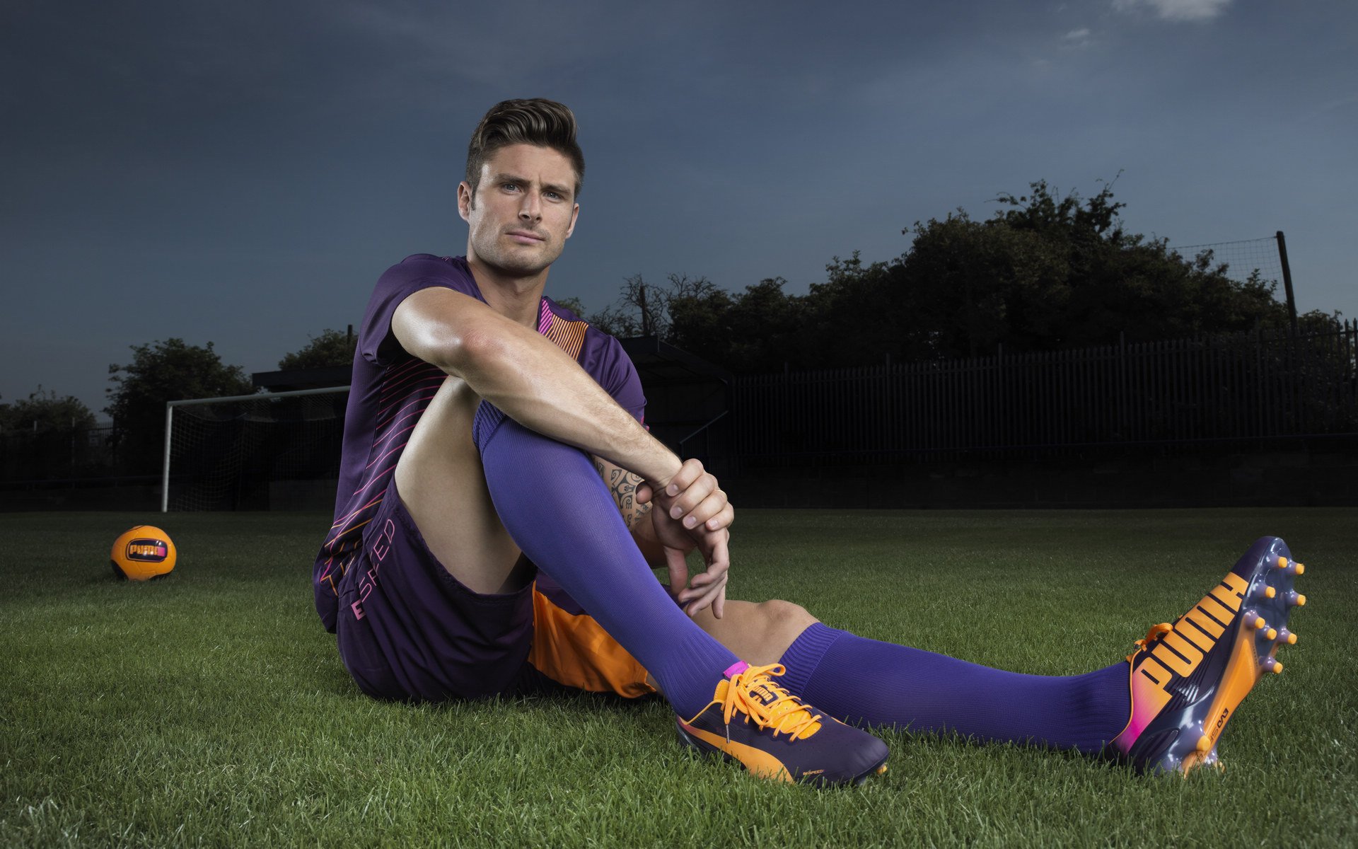 女子足球队主教练接受专访分享执教理念，国家女子足球队主教练